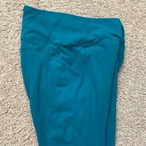 Fabletics teal cropped leggings